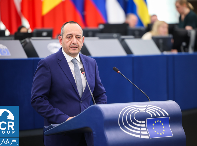 Σημαία ΛΟΑΤΚΙ στο Berlaymont: Παρέμβαση Γεάδη και απάντηση από Κομισιόν